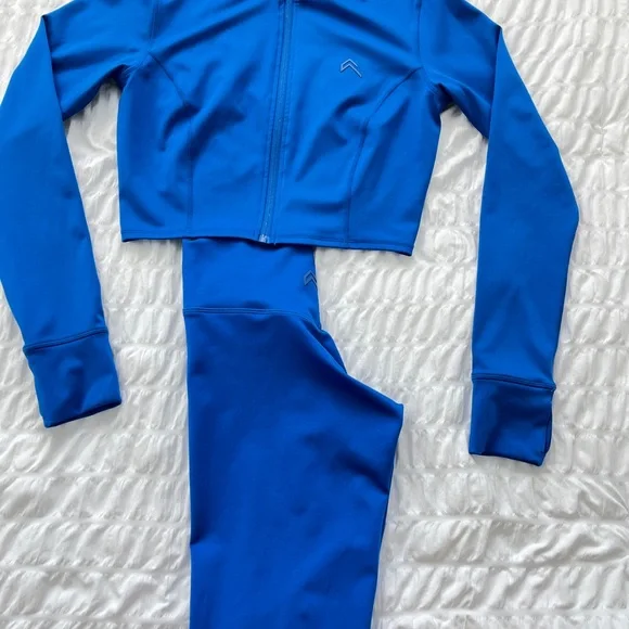 Oneractive Timeless Crop Jacket with high waisted leggings - Picture 6 of 10